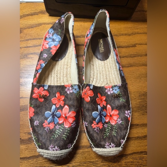 $85 NTW Michael Kors Kendrick Floral Slip On Espadriles New  Michael Kors Kendrick Floral Logo Slip-On Espadrille
